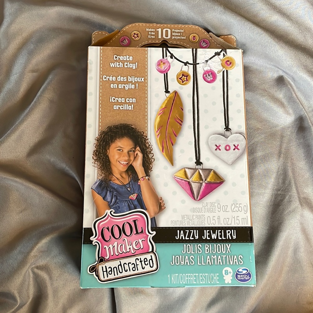 Clay jewelry maker